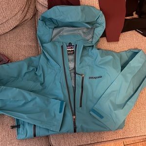 Patagonia torrentshell rain jacket